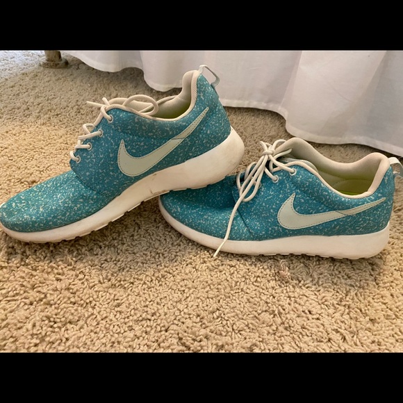 Nike roshe women’s 8.5 - Picture 1 of 3